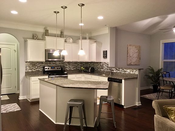 3rd image of 904 Kentucky Cir