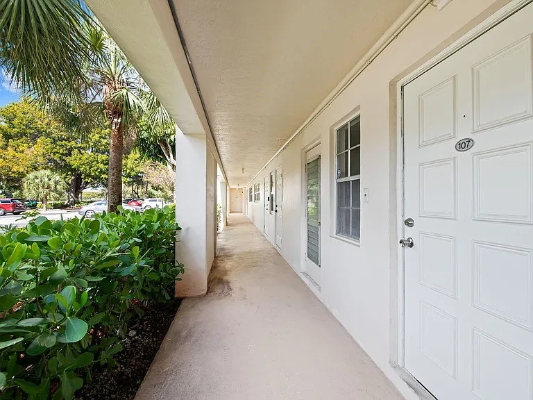 2851 S Palm Aire Dr #107 — Photo 3