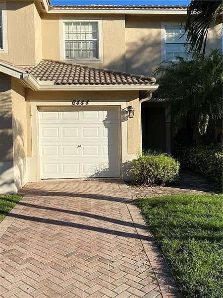 1st image of 6444 Park Lake Cir #6444