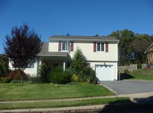 60 Peerless Dr, Oyster Bay, NY 11771