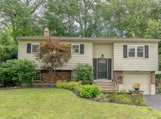 4372 Buckingham Dr, Schenectady, NY 12304