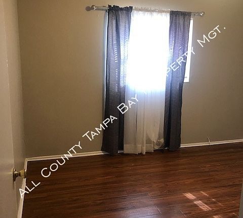 5th image of 4420 Dolphin Dr