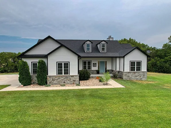 9764 Willow Cove Ln, Firth, NE 68358