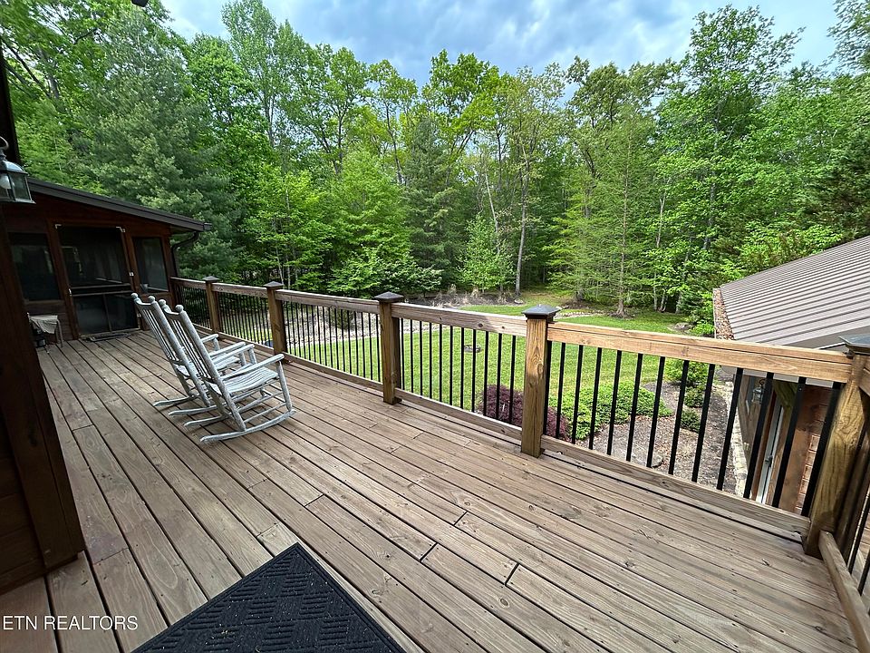 37th image of 150 Red Oak Dr