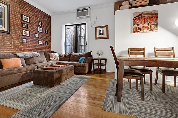 Rented by Cooper & Cooper Real Estate | media 10