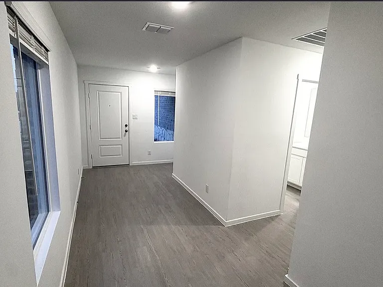 1829 Sanderling St — Photo 5