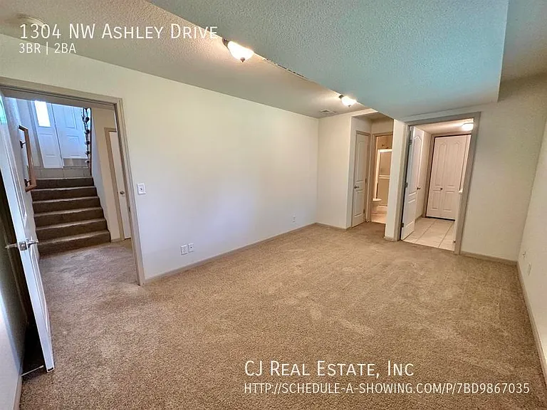 1304 NW Ashley Dr — Photo 9