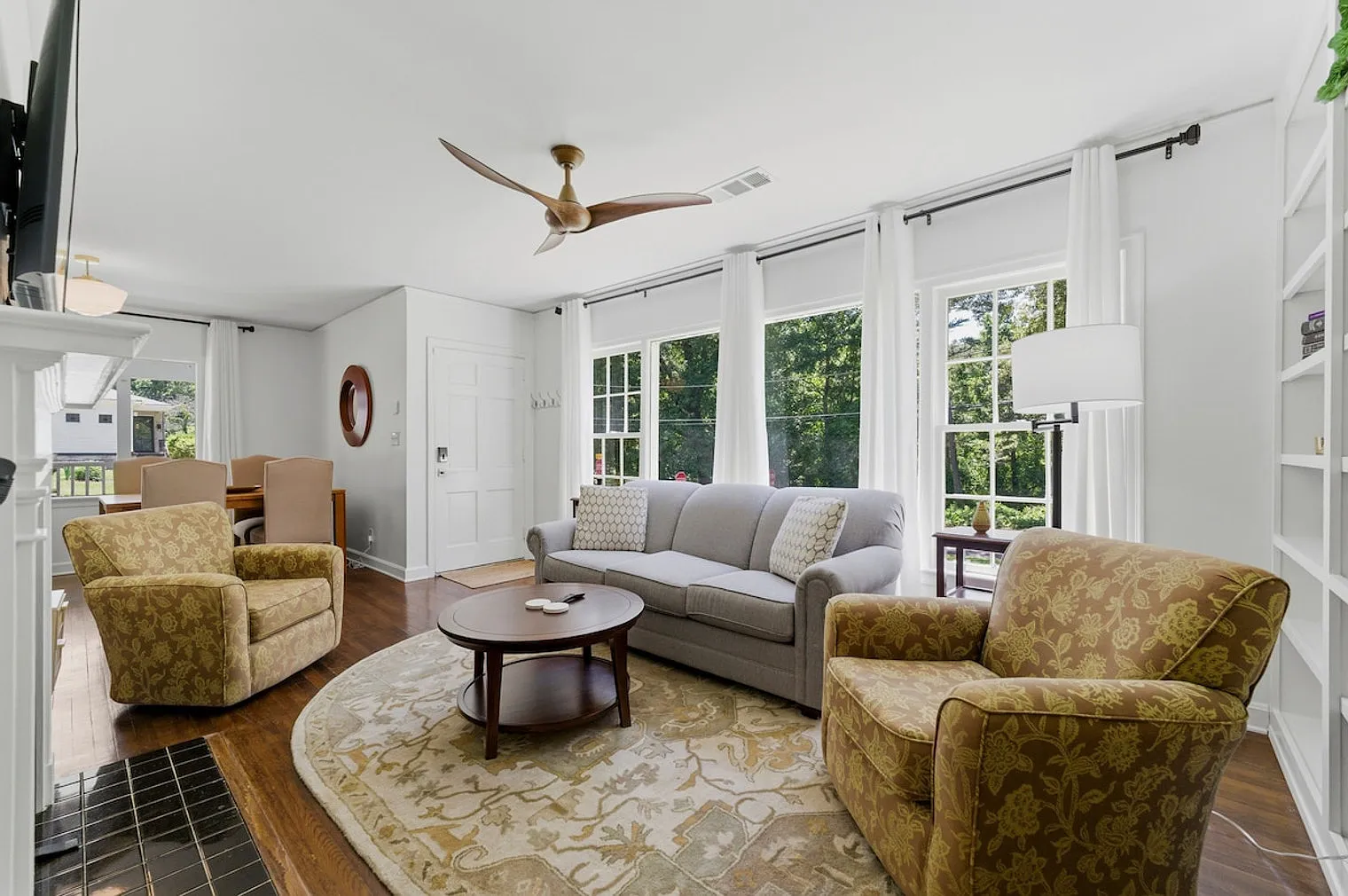 3 bed, 1.0 bath, $4,222 — Photo 2