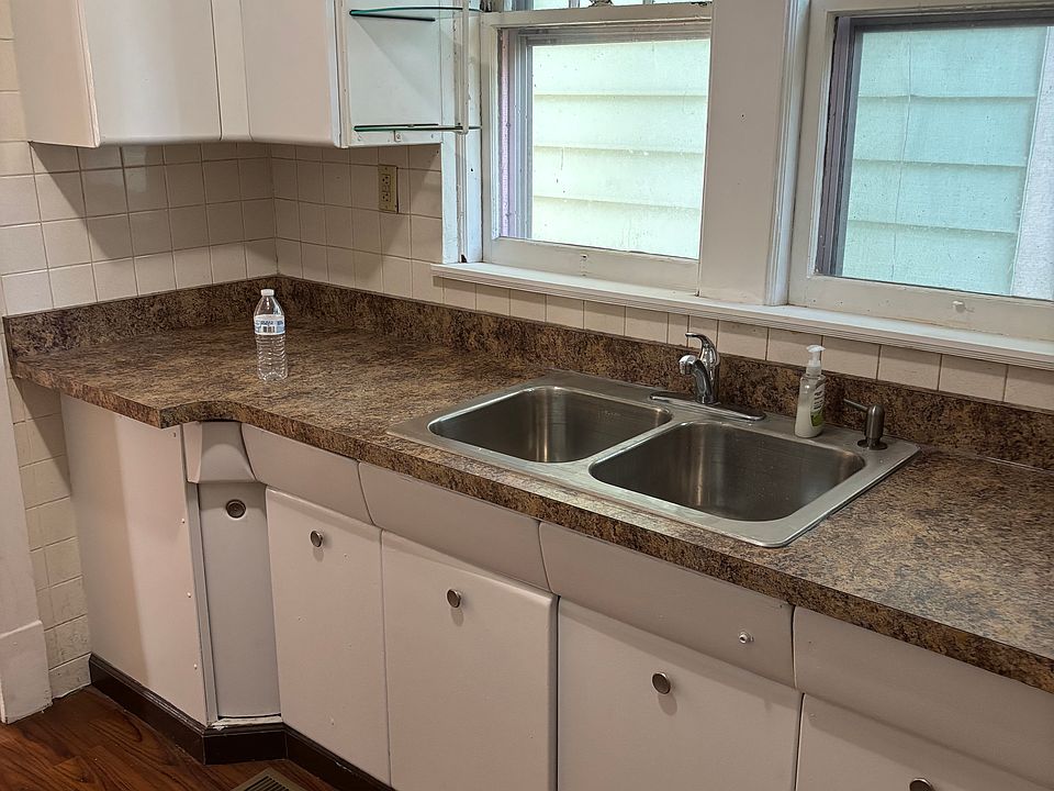 1st image of 203 Vine St