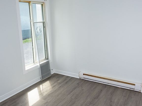4th image of 688 Montreal St