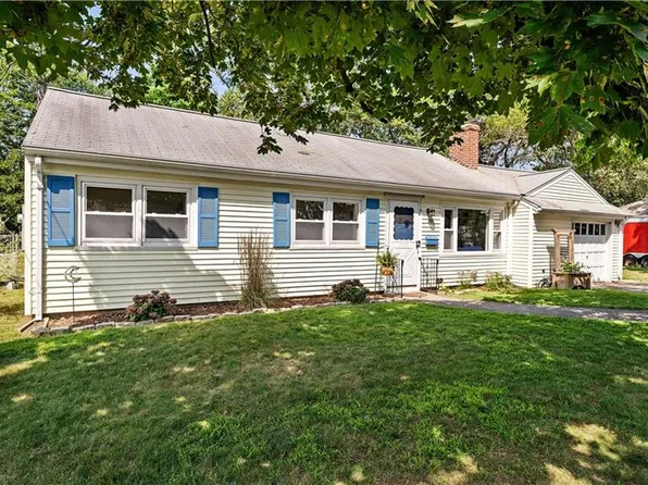 239 Richmond Dr, Warwick, RI 02888