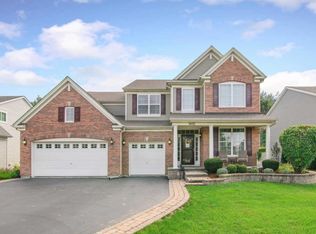 9490 Farley Dr, Huntley, IL 60142