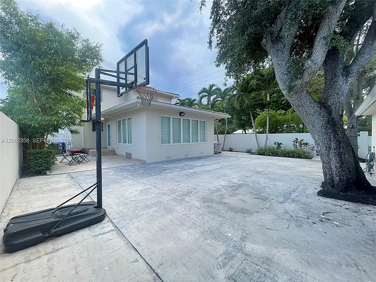 383 SW 25th Rd — Photo 31
