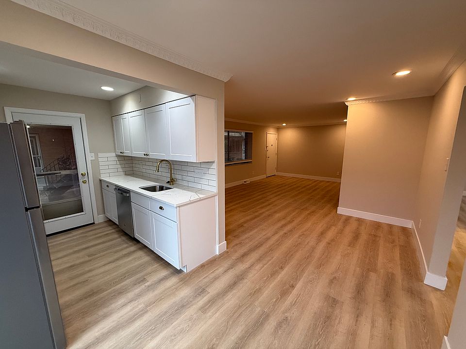 1st image of 2 Heartwoods Ct APT B