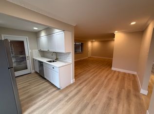 2 Heartwoods Ct APT B, Saint Louis, MO 63132