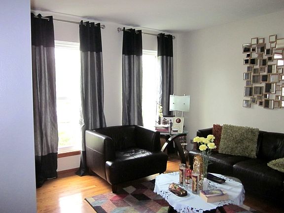 3rd image of 571 Carriage Way