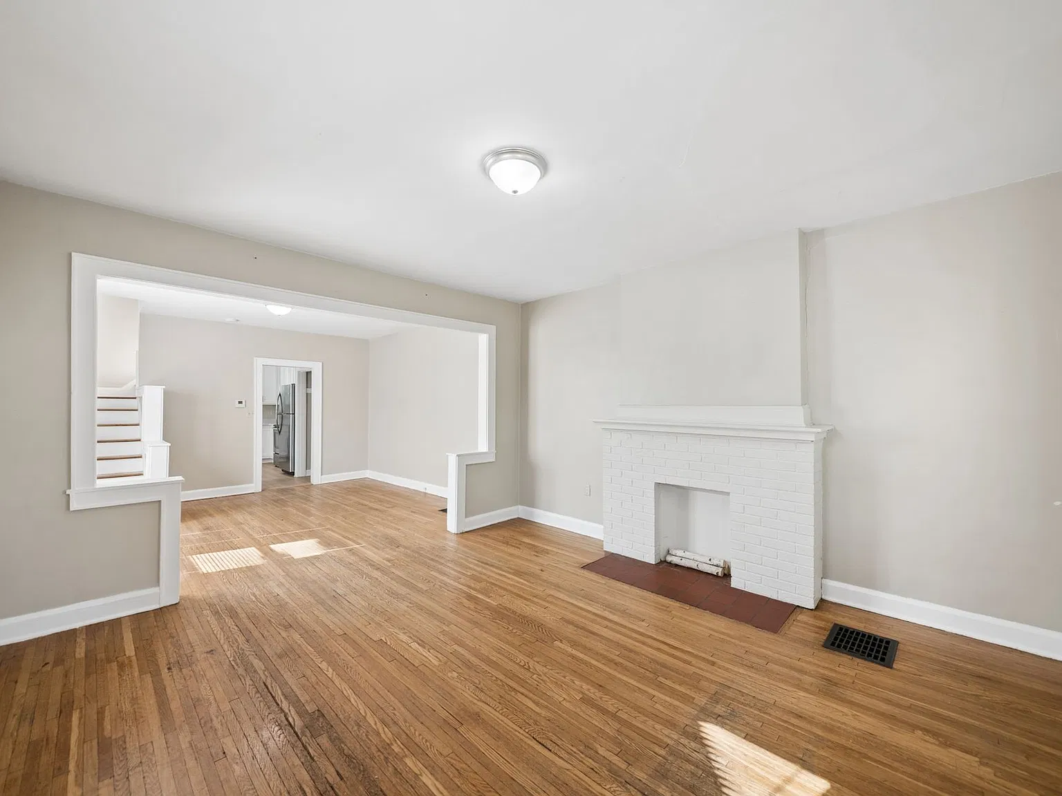 3 bed, 1176 sqft, $1,950 — Photo 3