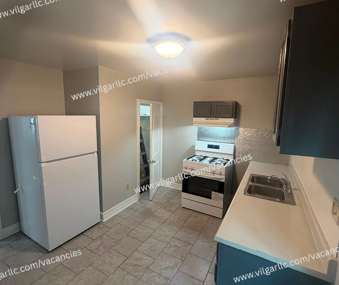 For Rent - 2 Bed, 1 Bath Home — Photo 4