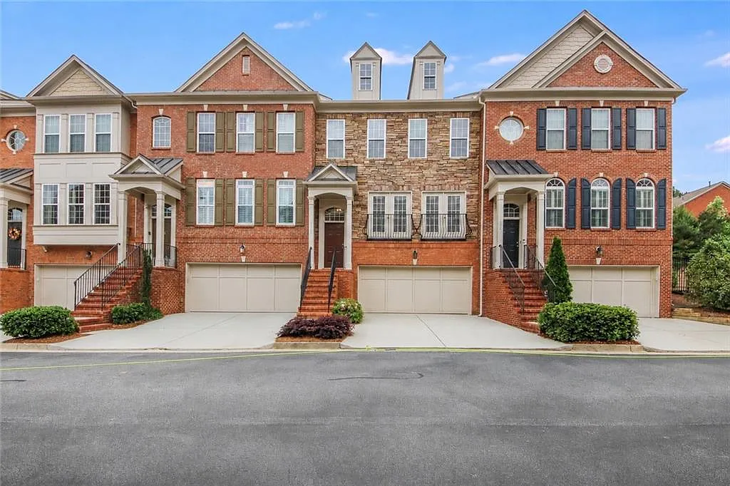 3 bed, 3.5 bath, 2328 sqft, $3,100 — Photo 1