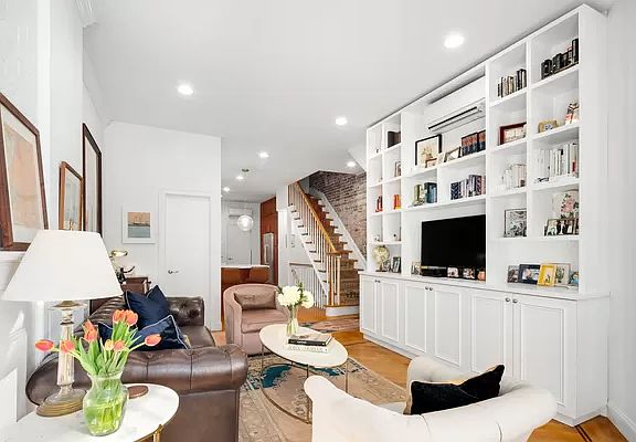3rd image of 633 Saint Johns Pl