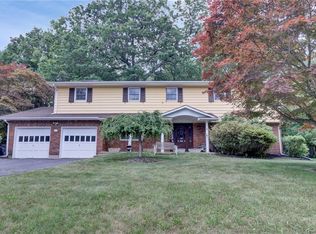 11 E Mayer Dr, Montebello, NY 10901