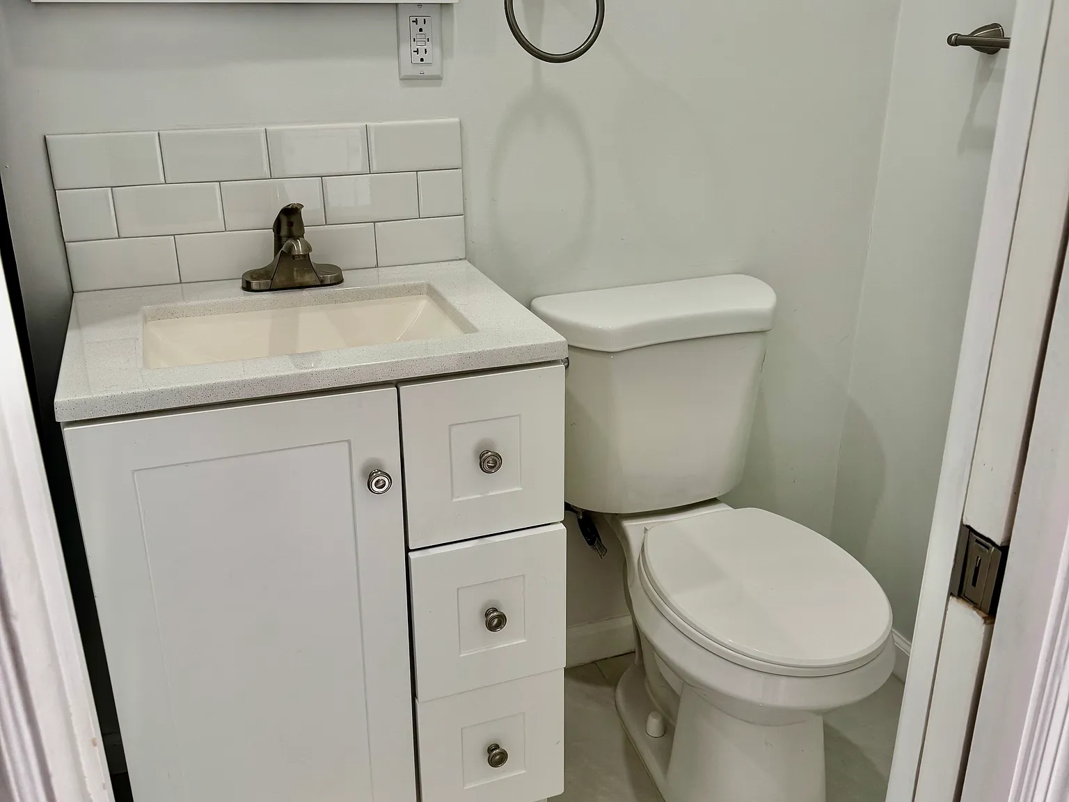 647 N West St — Photo 4