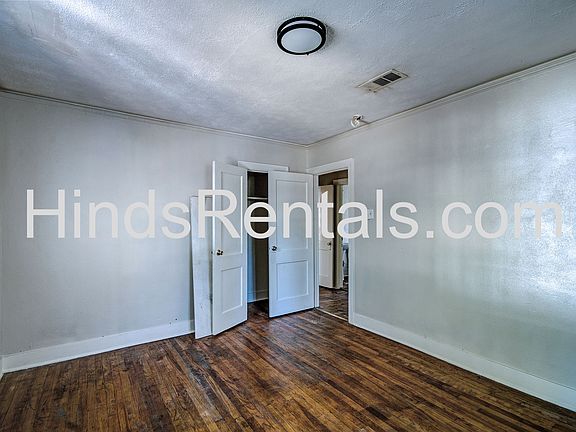 3rd image of 235 Dunbar St