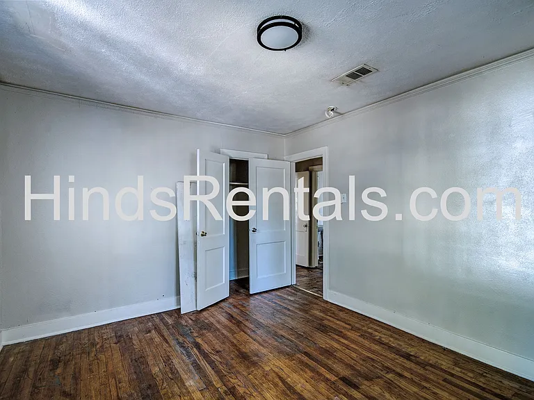 235 Dunbar St — Photo 3