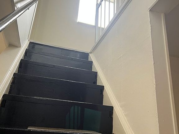 3rd image of 609 Hospital Way