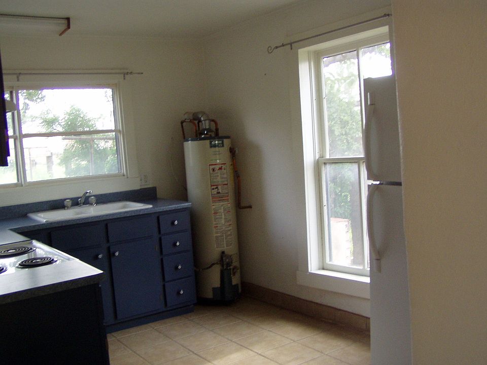 1st image of 620 E Hadley Ave