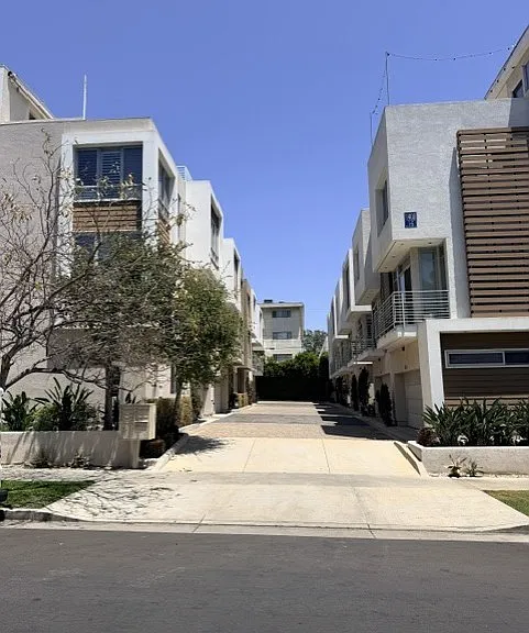 1400 N Fuller Ave #8 — Photo 41