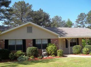 170 Cedarcrest Dr, Columbus, MS 39702