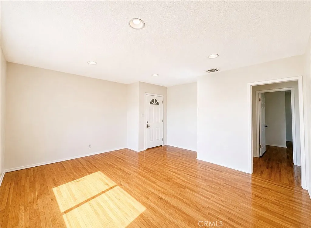 2 bed, 1100 sqft, $2,495 — Photo 3