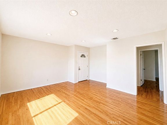 3rd image of 1372 W 36th St APT 4