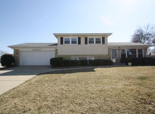 717 Lamorak Dr, Schaumburg, IL 60193