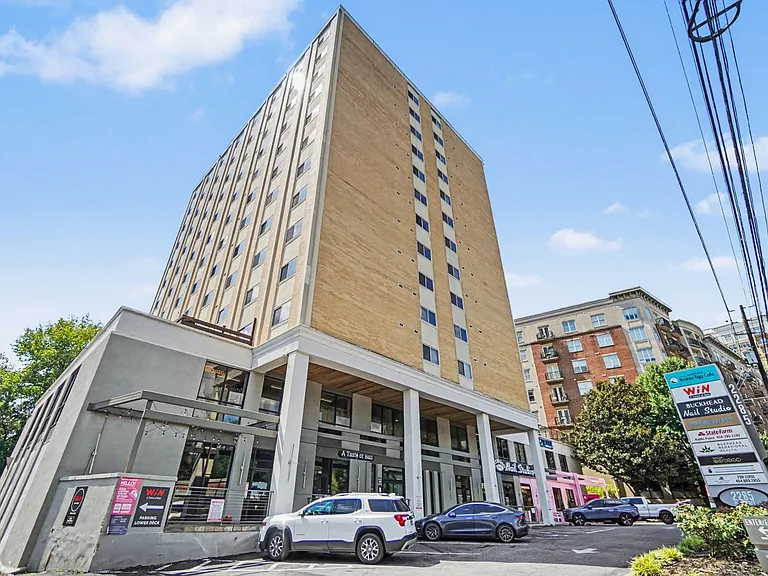 2285 Peachtree Rd NE — Photo 2