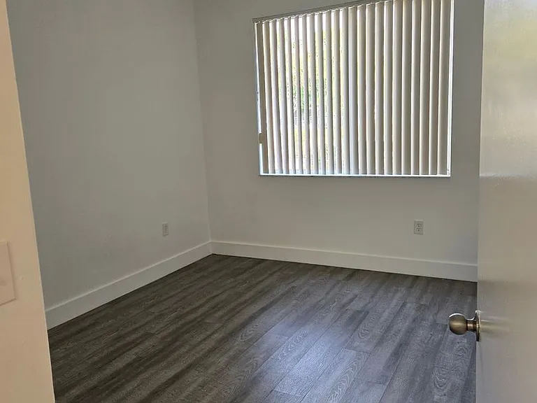 The Mirage Apartments — Photo 23