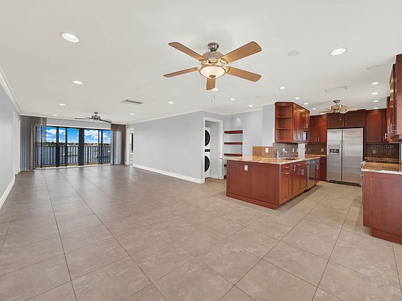 4th image of 624 SW Saint Lucie Crescent #406