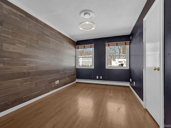 3rd image of 3 Glen Way