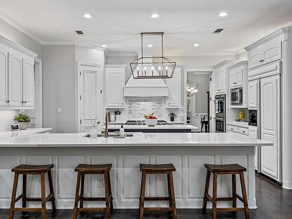 2nd image of 509 Round Hollow Ln