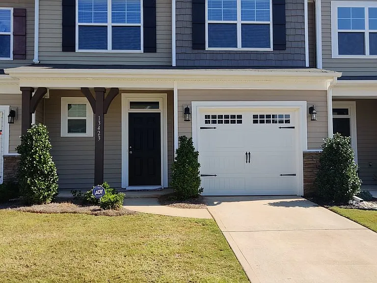 13423 Savannah Point Dr — Photo 1