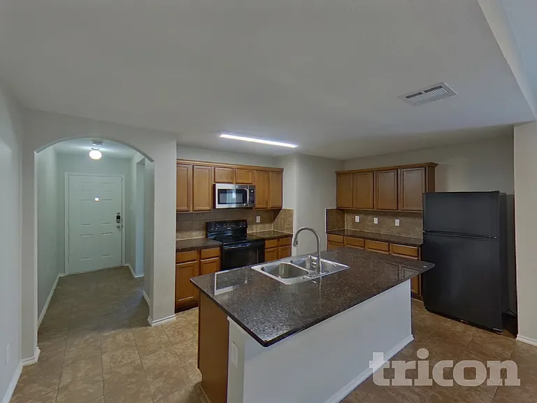 1062 Churchill Dr — Photo 7