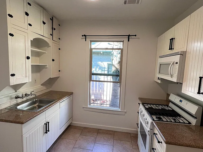 1031 E Palm Ln — Photo 15