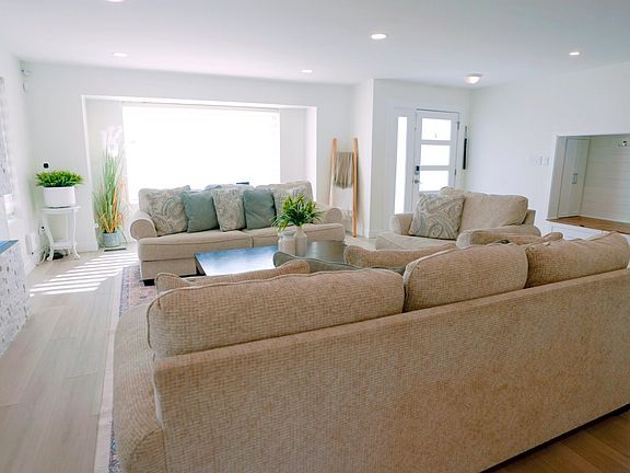 5th image of 2461 Grosvenor Pl