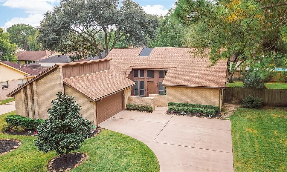 1st image of 15415 Forest Trails Dr