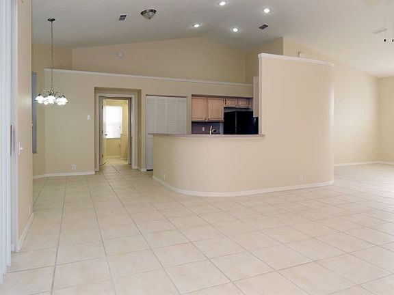4th image of 14319 Teasdale Ave