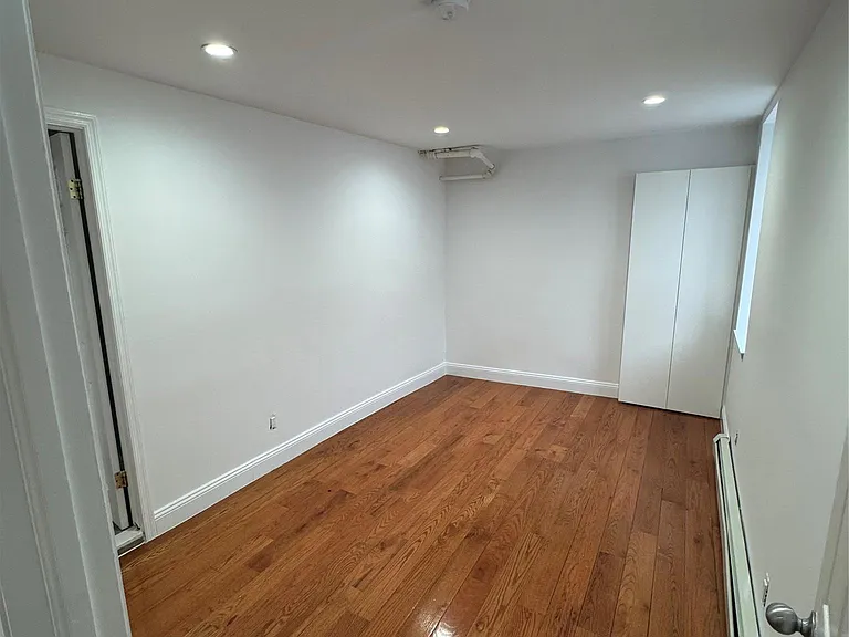 2031 Tomlinson Ave #1R — Photo 10