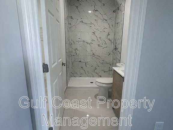 3rd image of 139 Greenbriar Blvd