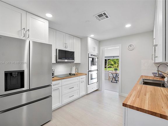 3rd image of 885 Camellia Ct
