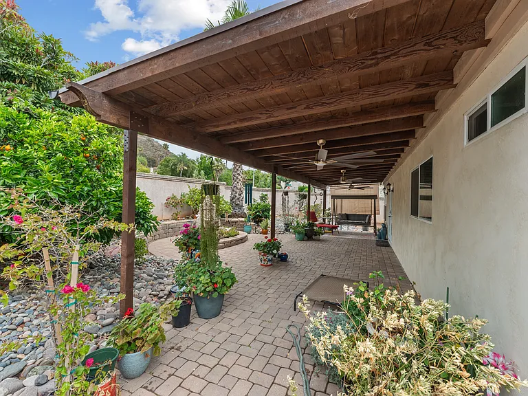 1326 Linsay Pl — Photo 23